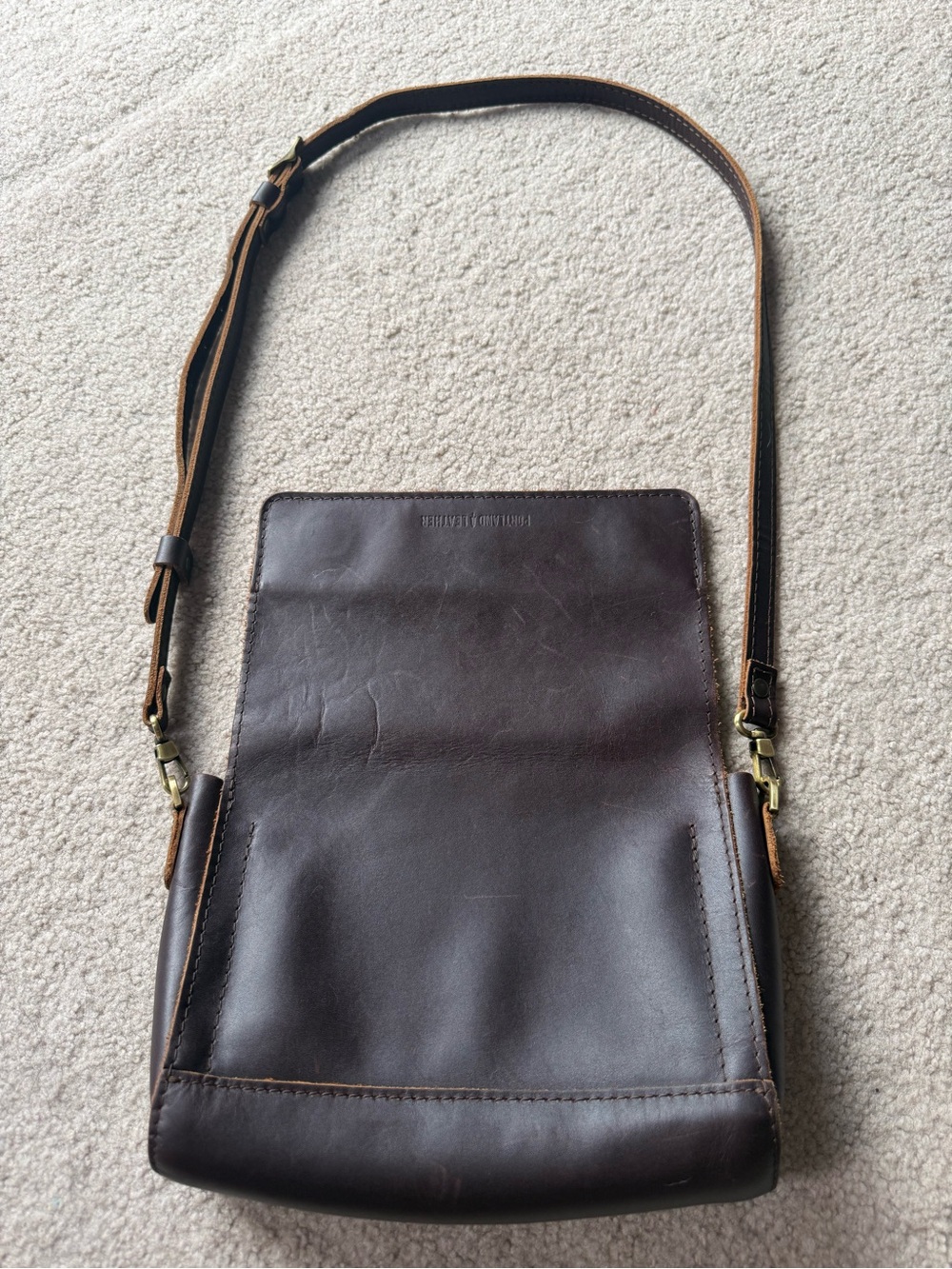 Portland Leather Medium Metro Crossbody Flap Bag in Brown Grizzly - GUC - Picture 10 of 10